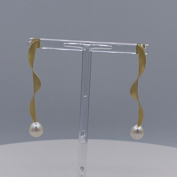 New, no tags, hard acrylic clamshell, clutch purse, mirror gold, fully lined - Picture 14 of 16